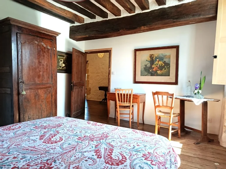 vue de l'hébergement de charme dans ce logis vendéen avec son mobilier et sa décoration soignée