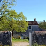 vue de l'entrée du logis vendéen, chambre d'hôtes à Puy-de-Serre